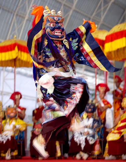Lama dance